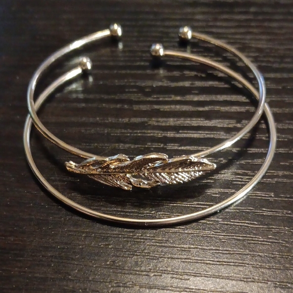 Jewelry - Elegant Silver and Gold Leaf Bangle Bracelet